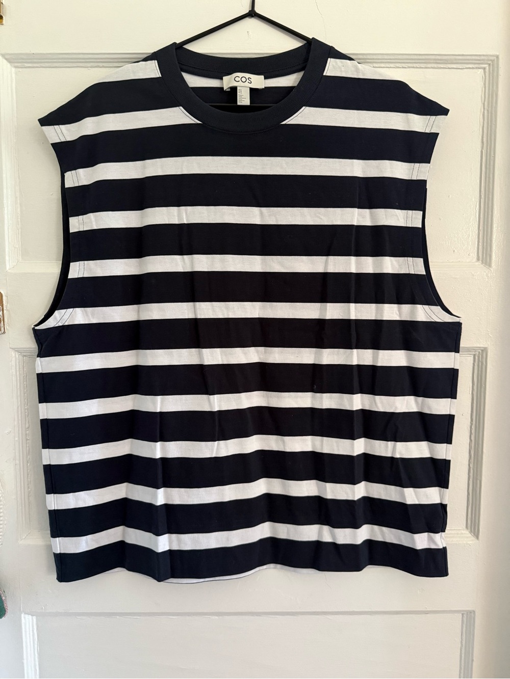 COS black & White Crewneck sleeveless Tee